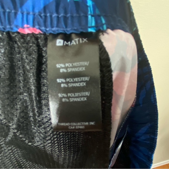4/$45 MATIX Navy Blue Floral Unlined Hawaiian Swim Shorts size Large - Picture 6 of 6